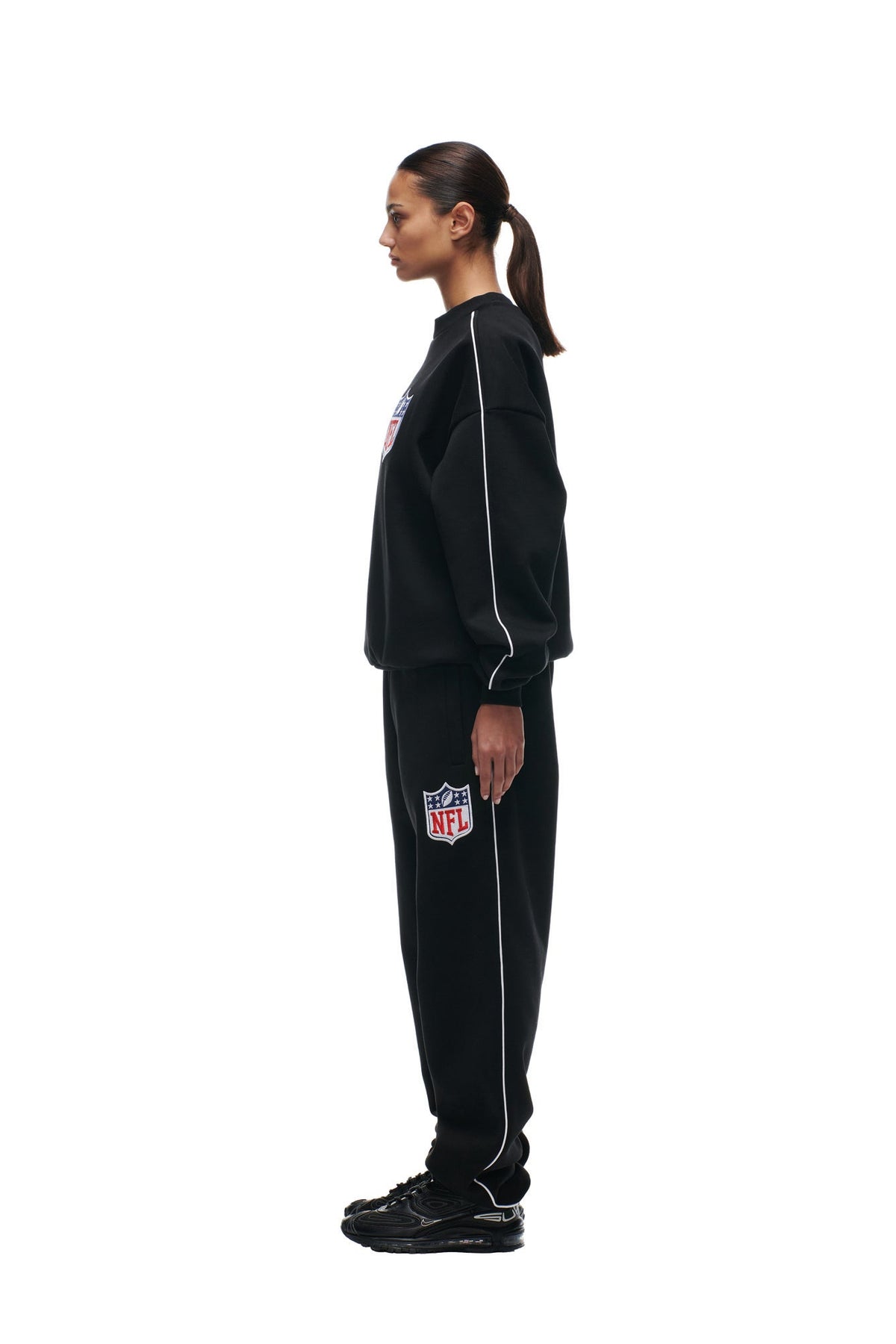 SHIELD LOGO CREWNECK BLACK