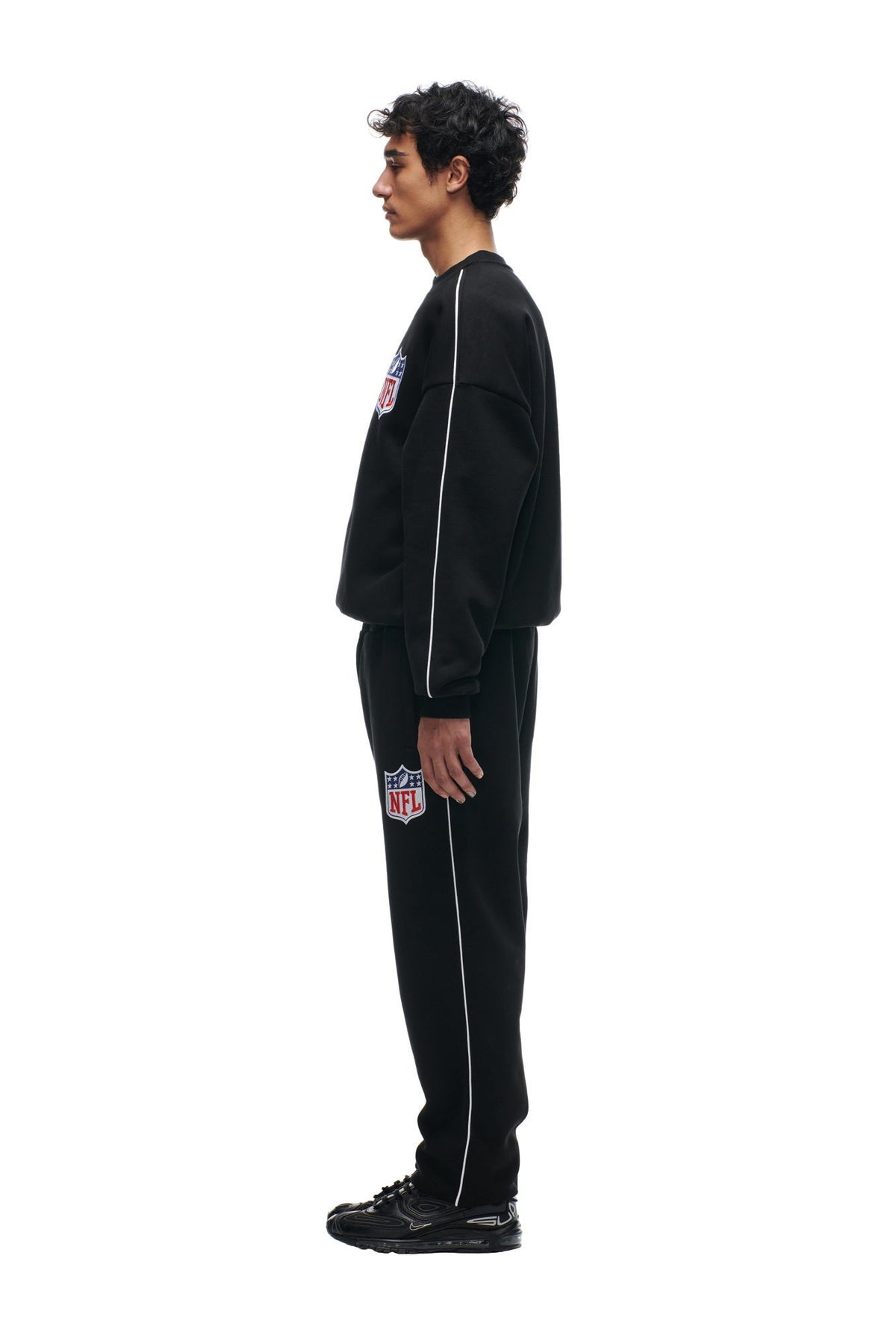 SHIELD LOGO CREWNECK BLACK